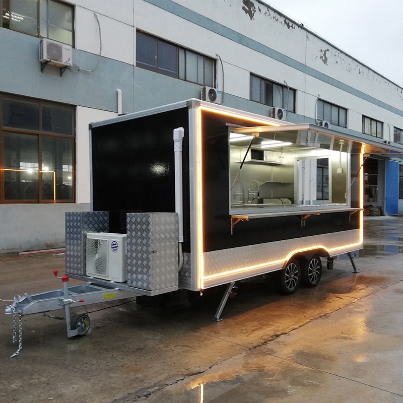 Kwadratowa przyczepa gastronom – Food Energy Snacks recenzja i cena